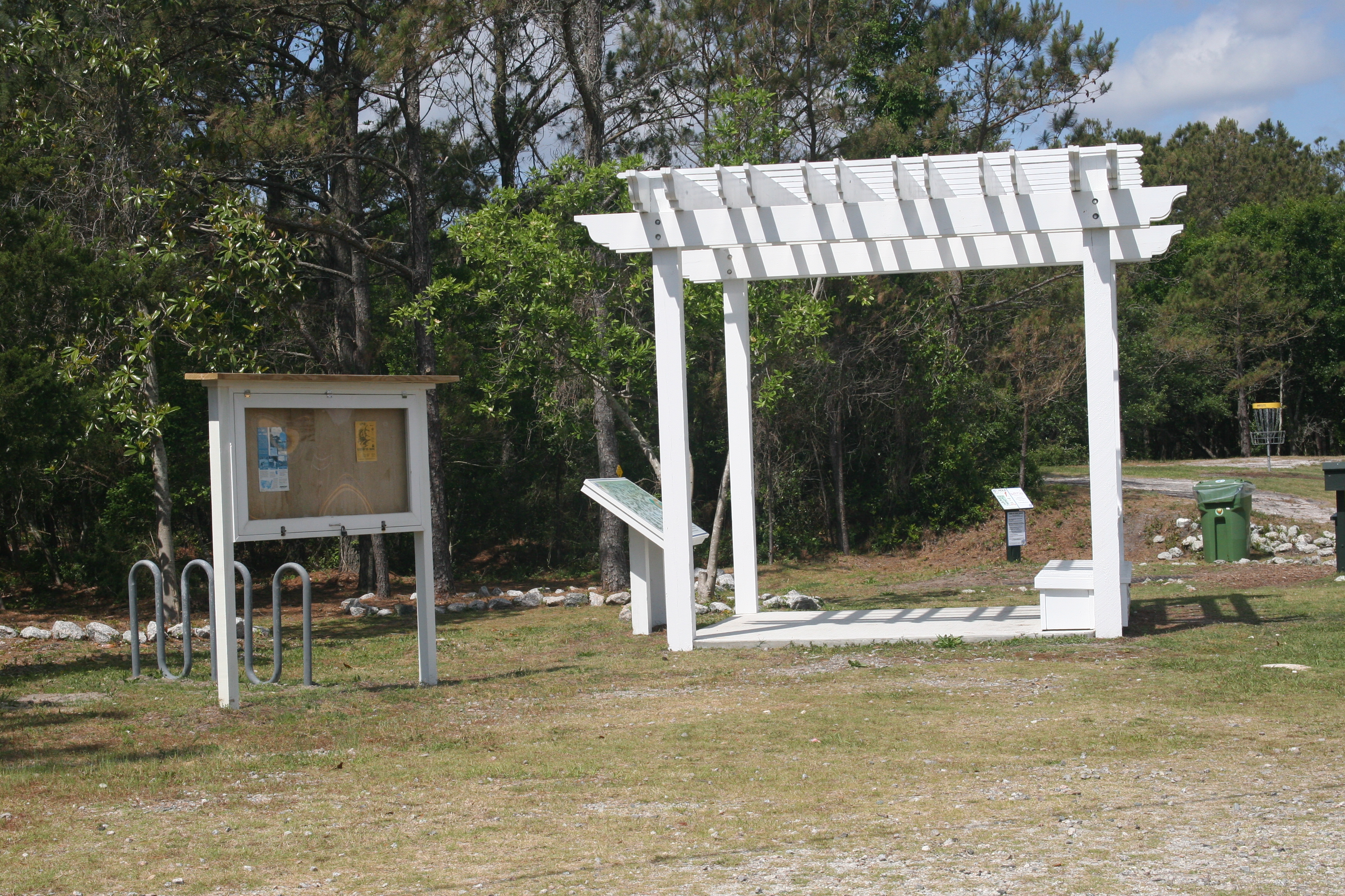 Pavilion gateway to course, located at Joe Eakes Park